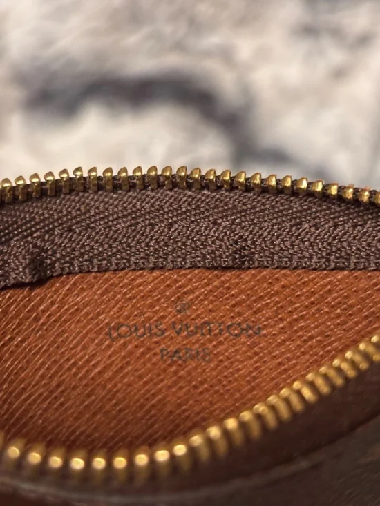 Louis Vuitton Classic Monogram Key Pouch EUC - Picture 5 of 5